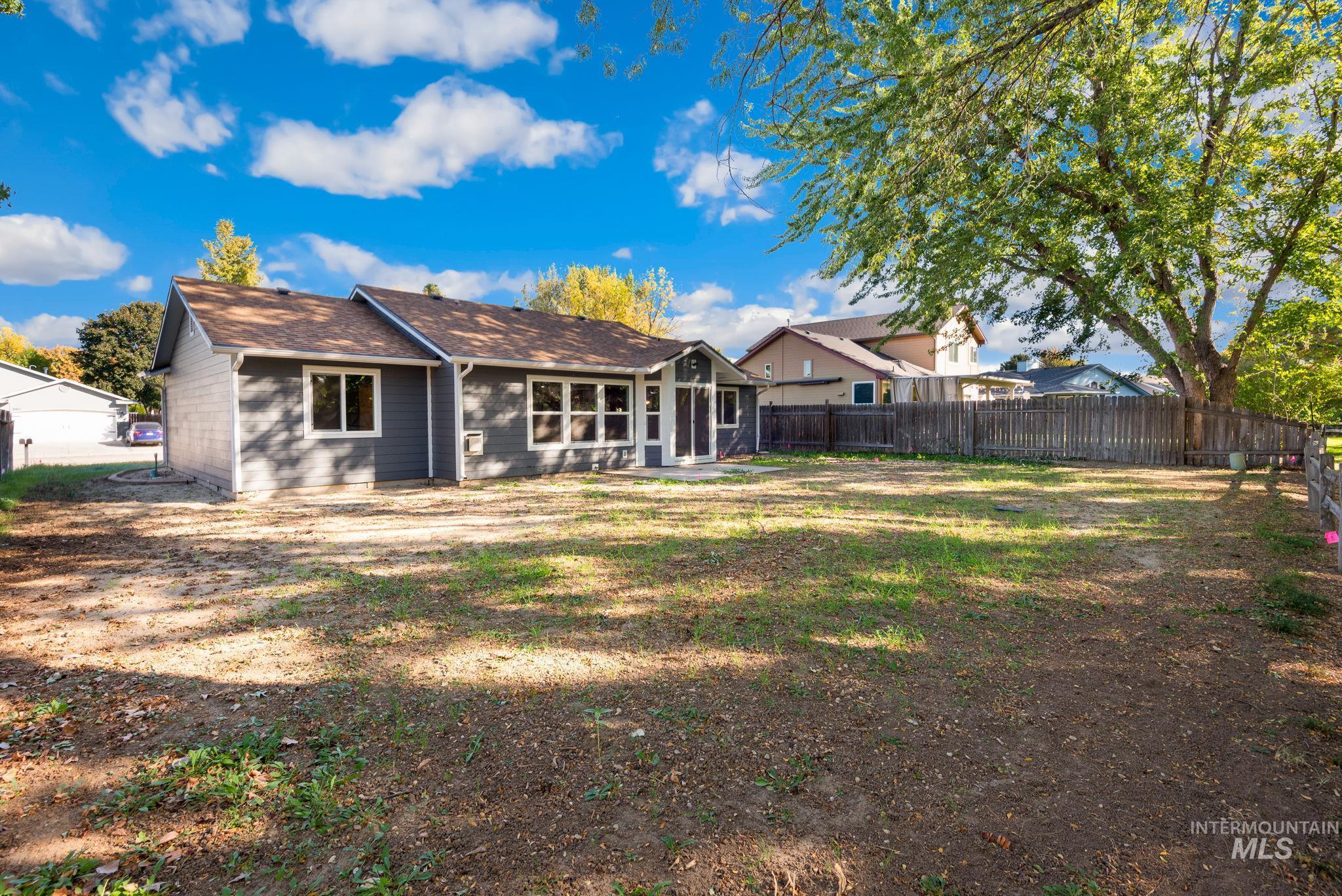 3593 E Eisenhower Dr. Property Photo 18