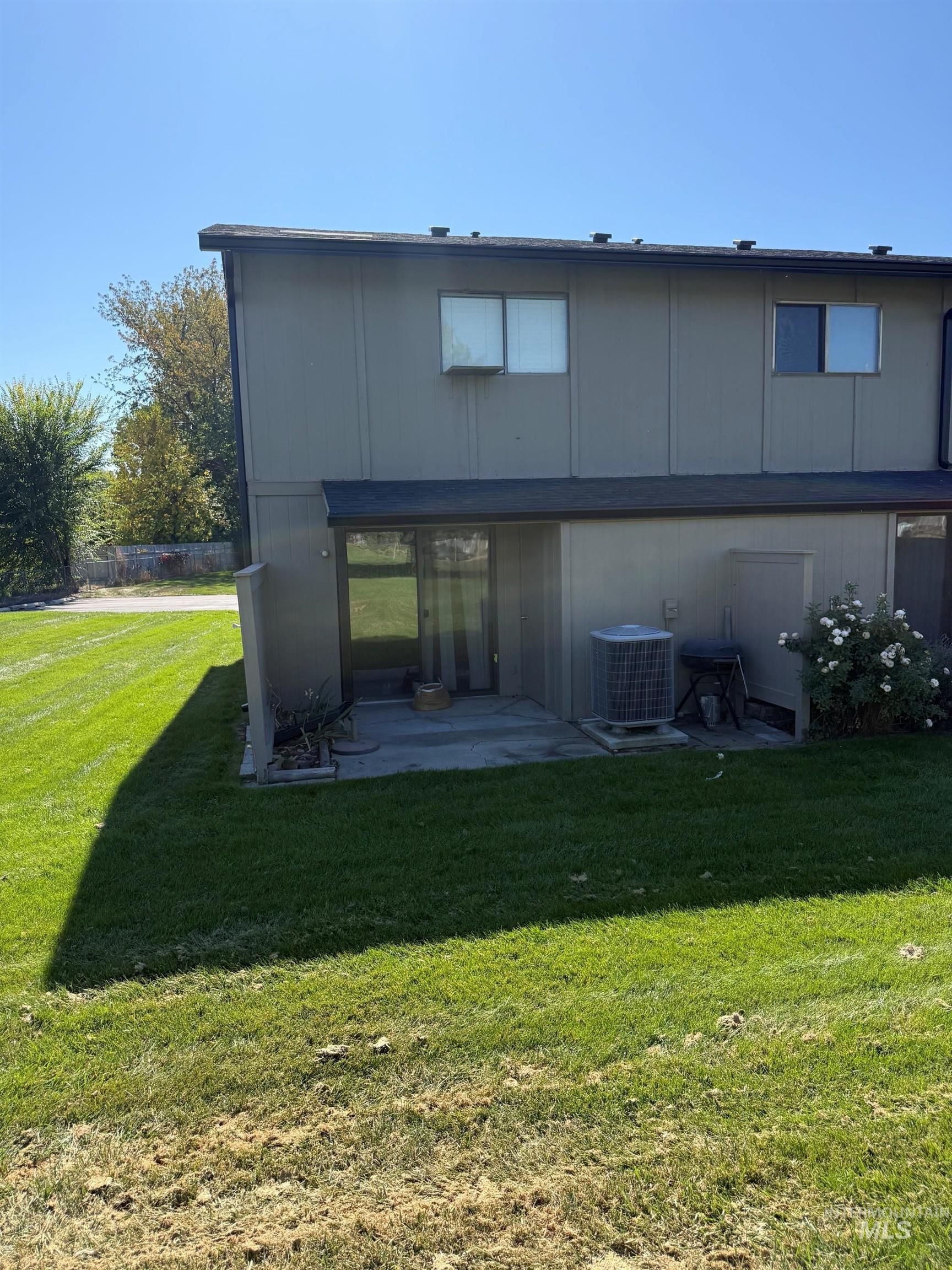 364 N Eagle Glen Ln Property Photo 3