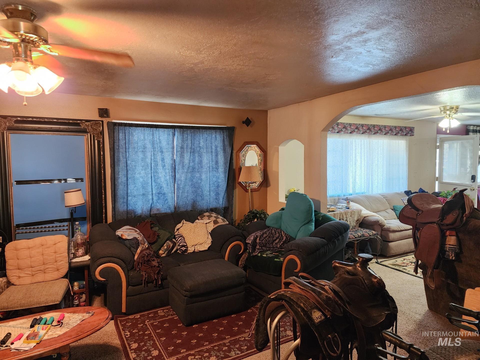 637 Sw Paiute Street Property Photo 8
