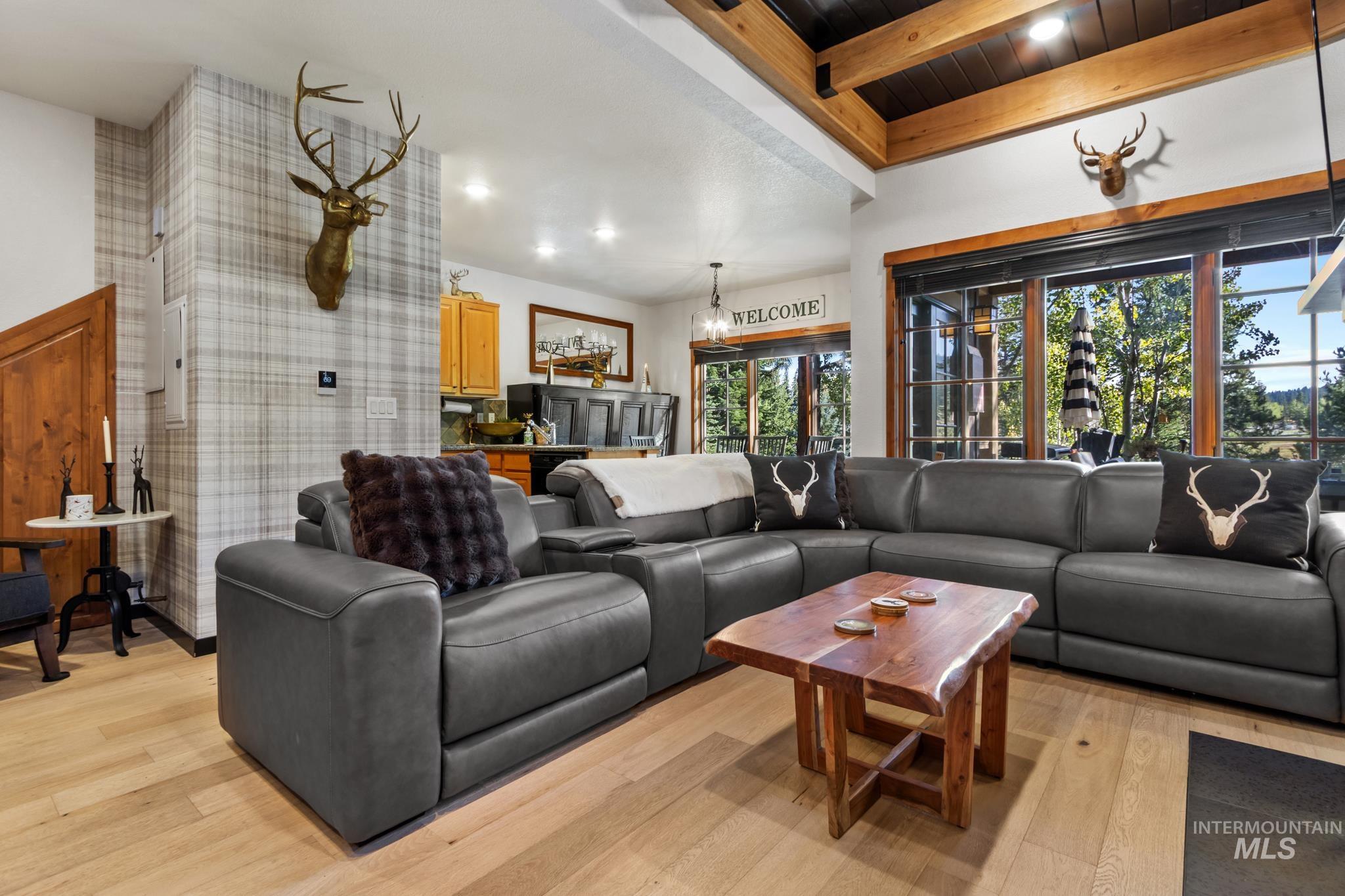 7 Golden Bench Property Photo 4