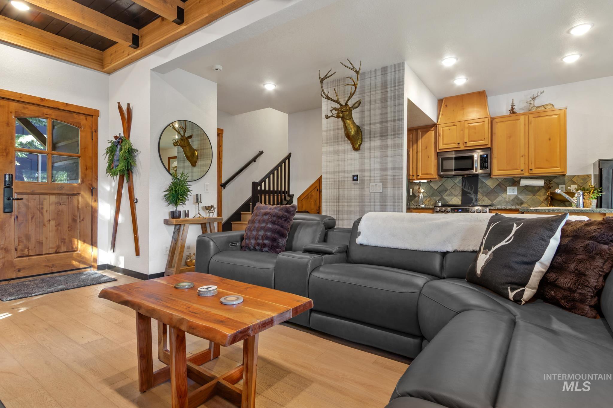 7 Golden Bench Property Photo 7