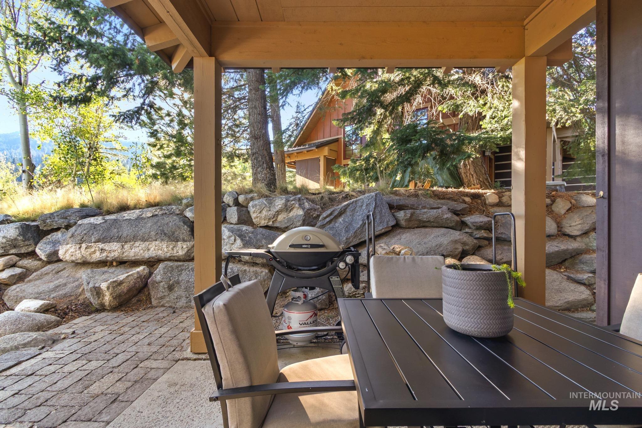 7 Golden Bench Property Photo 35