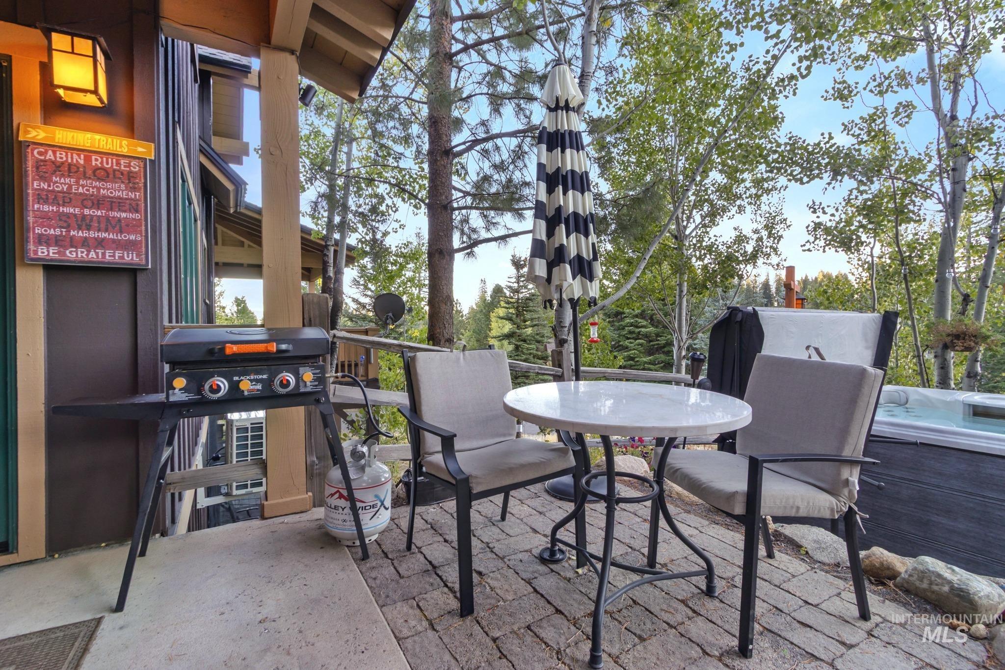 7 Golden Bench Property Photo 38