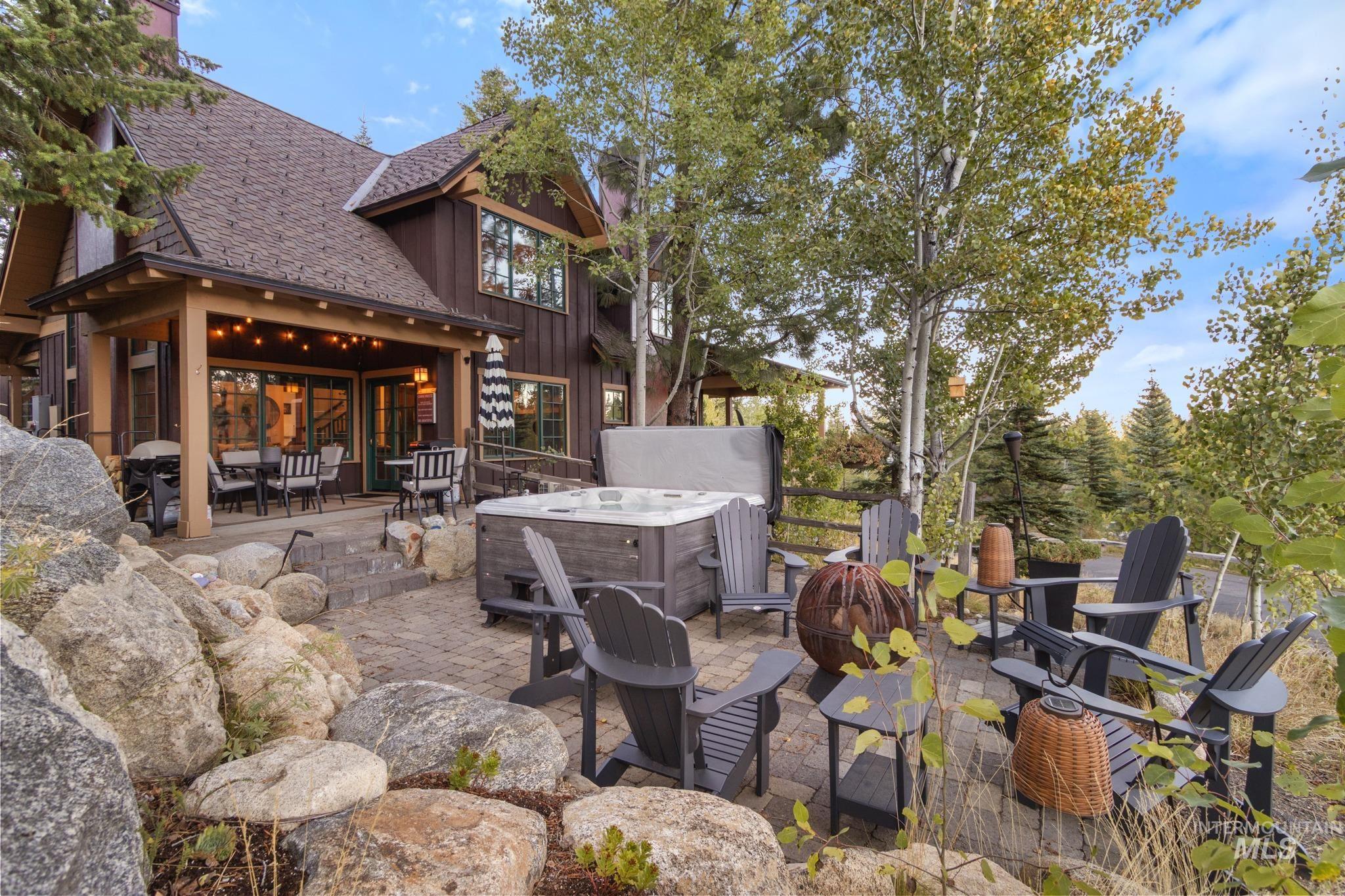 7 Golden Bench Property Photo 39