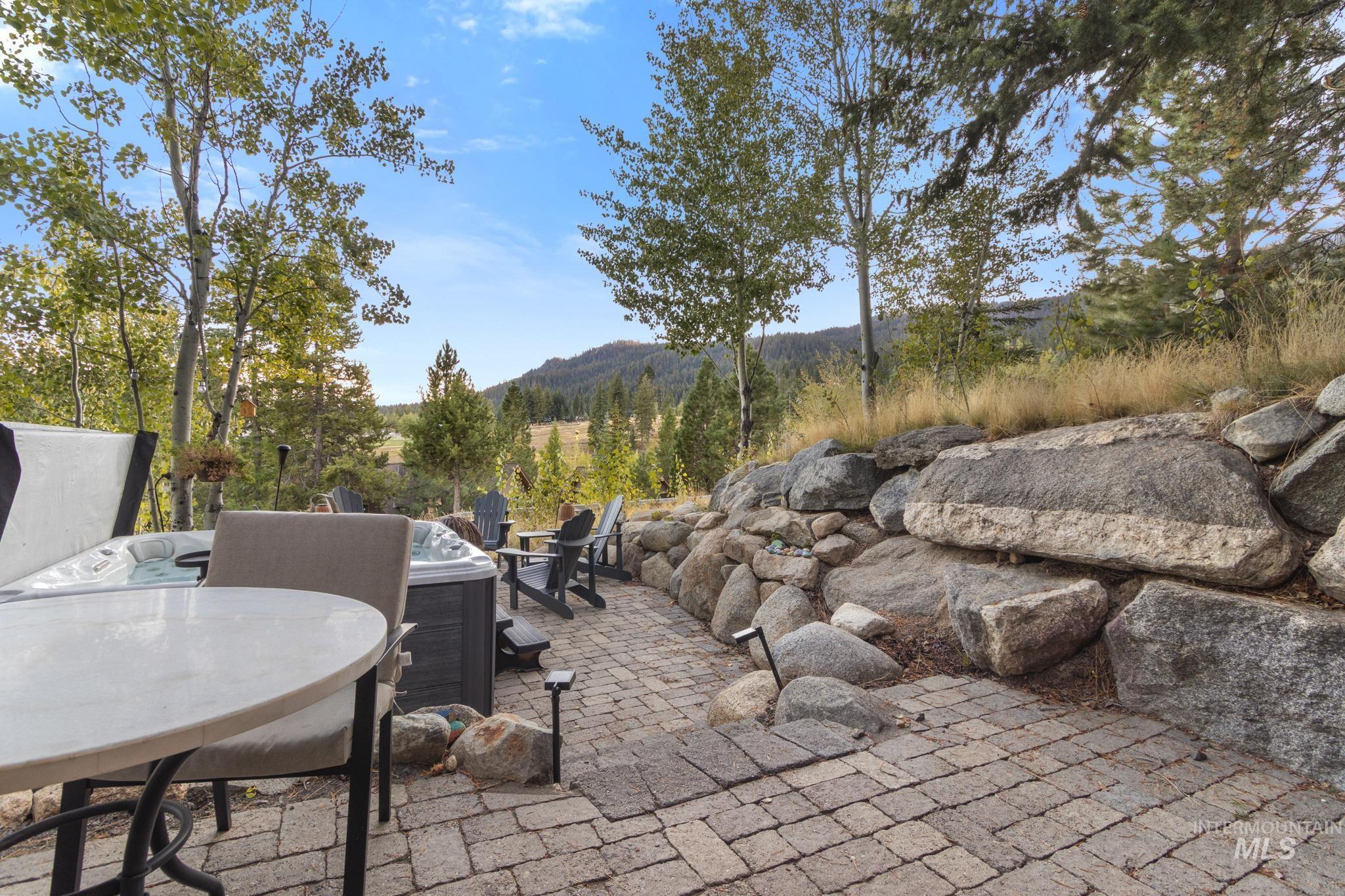 7 Golden Bench Property Photo 41