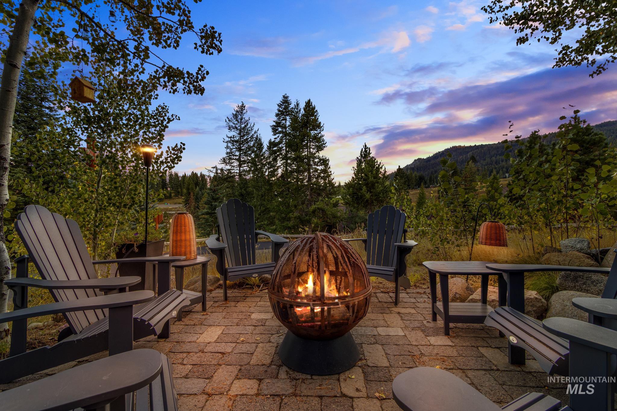 7 Golden Bench Property Photo 47
