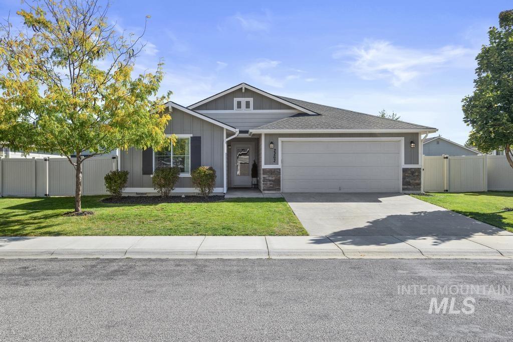 2262 N Mountain Ash Avenue Property Photo 2