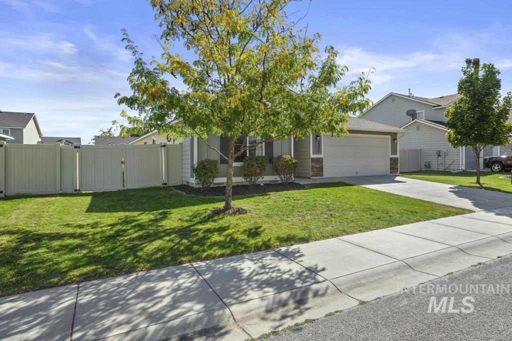 2262 N Mountain Ash Avenue Property Photo 4