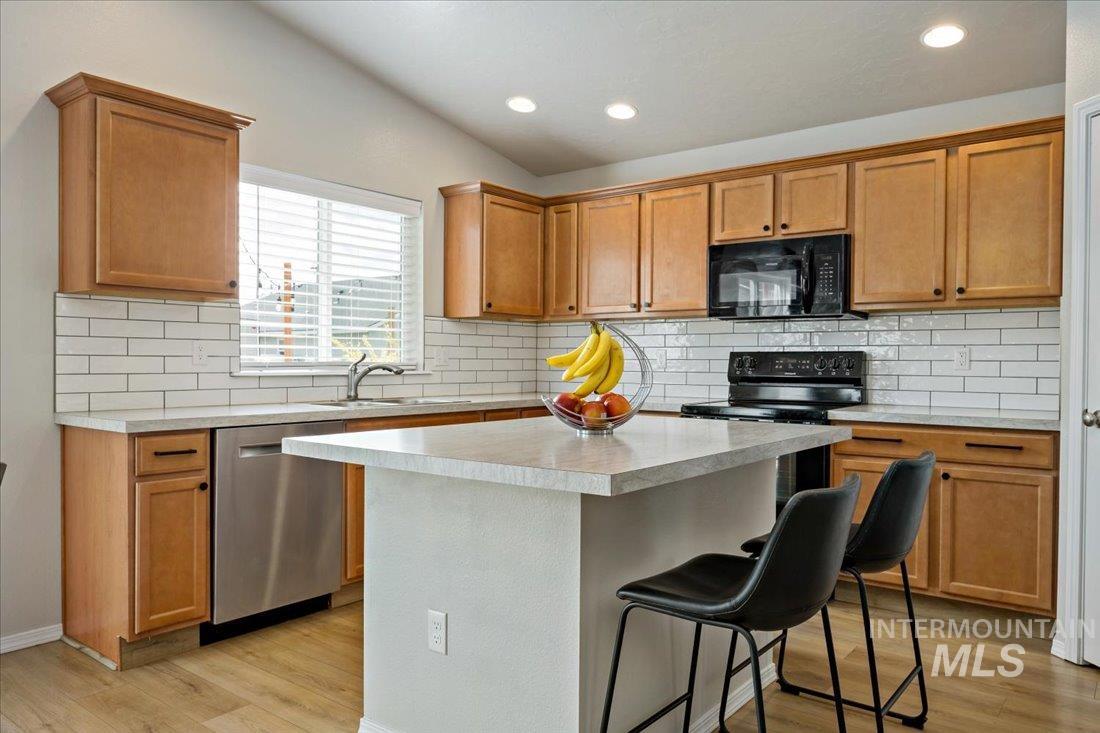 2262 N Mountain Ash Avenue Property Photo 15