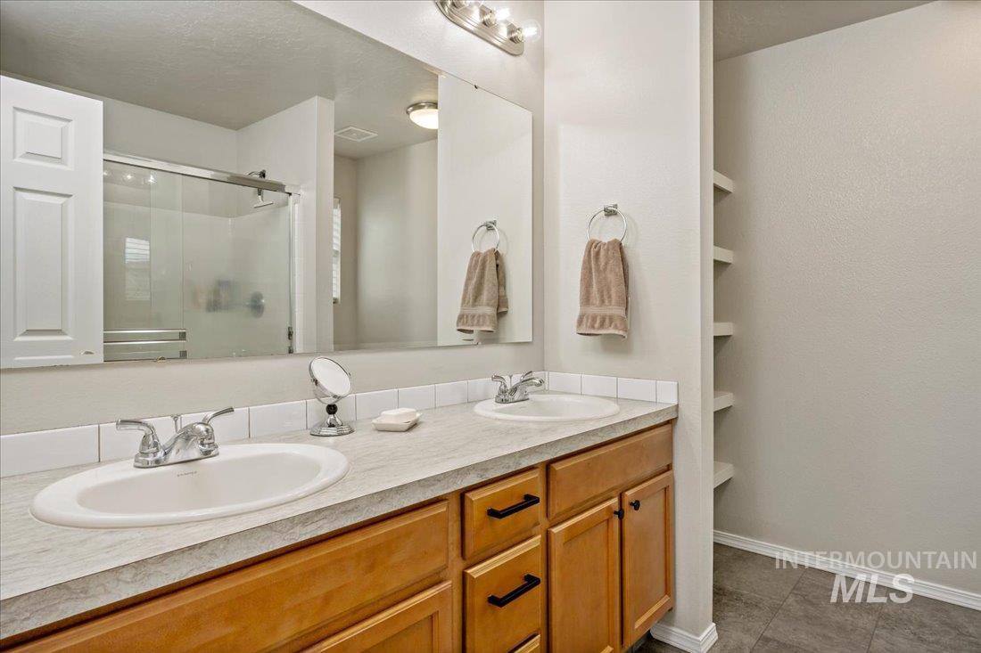 2262 N Mountain Ash Avenue Property Photo 20