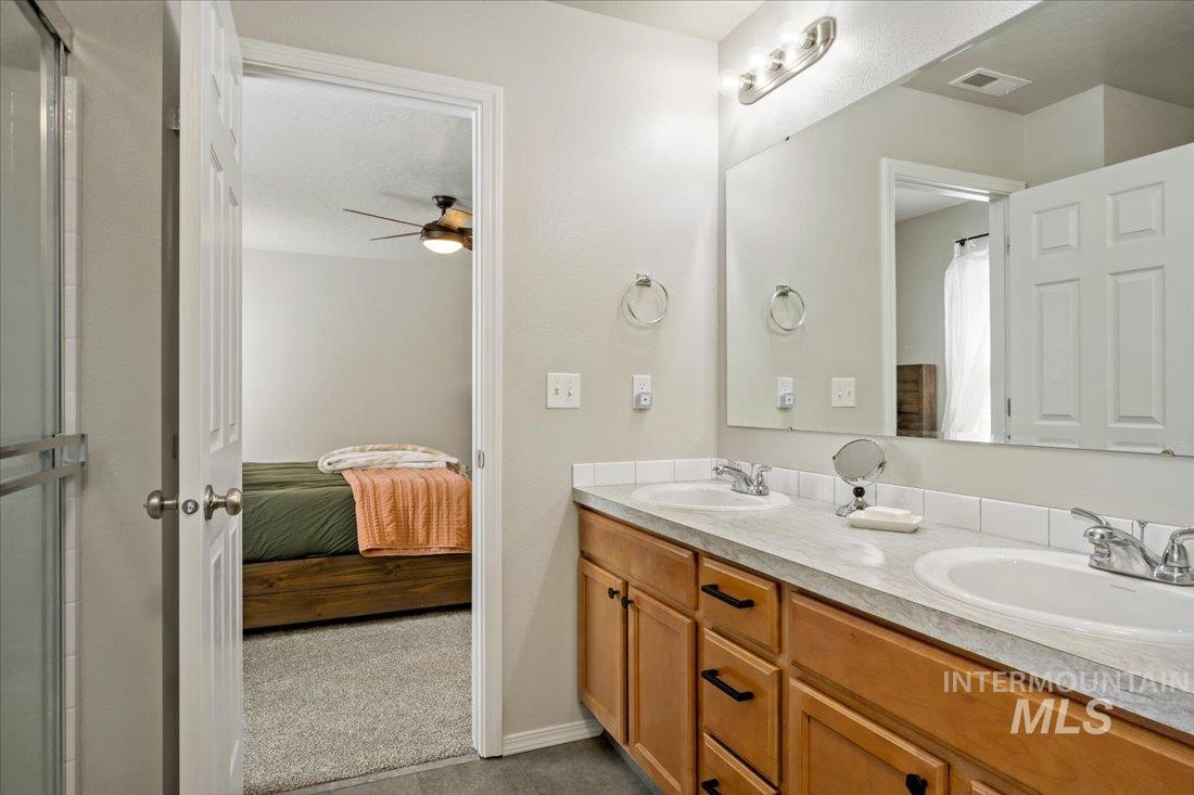 2262 N Mountain Ash Avenue Property Photo 21