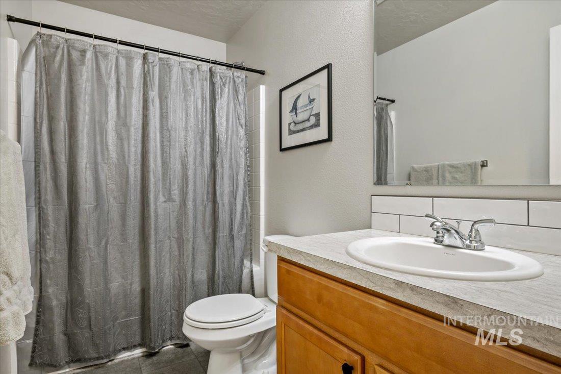 2262 N Mountain Ash Avenue Property Photo 24