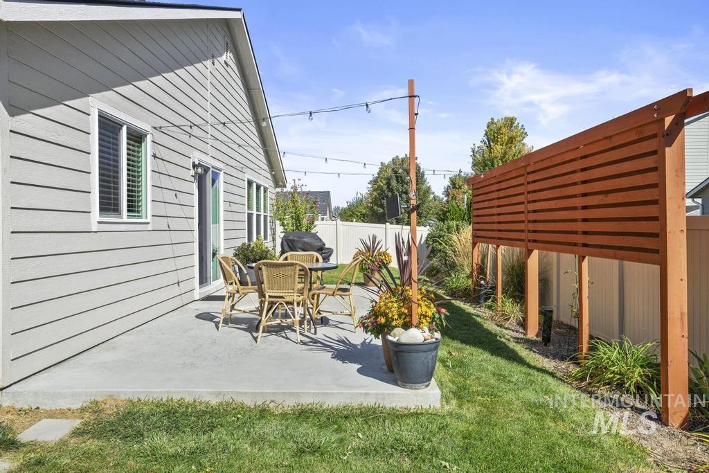 2262 N Mountain Ash Avenue Property Photo 29