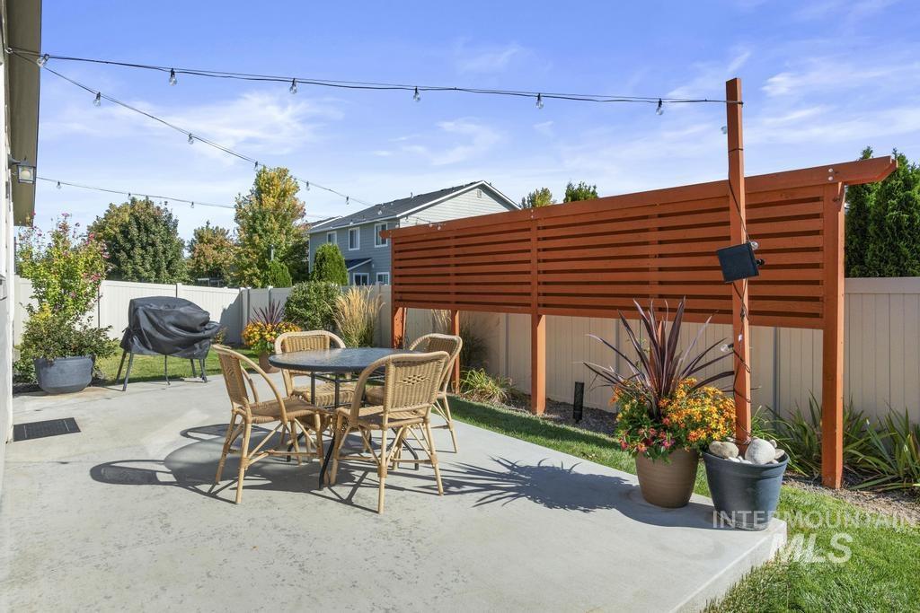 2262 N Mountain Ash Avenue Property Photo 30