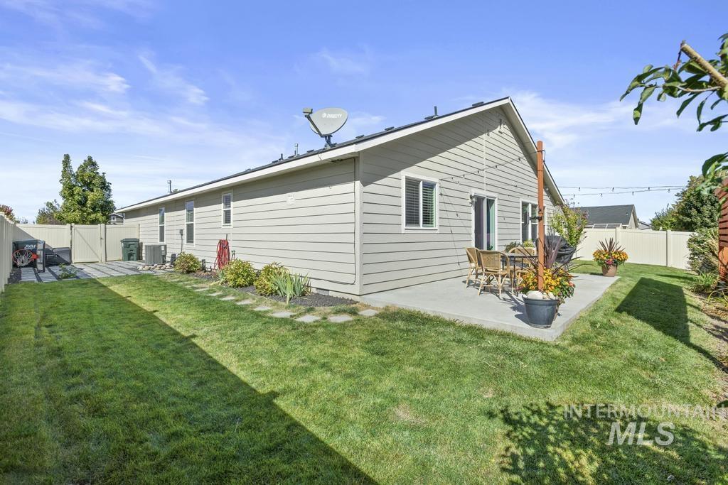 2262 N Mountain Ash Avenue Property Photo 31