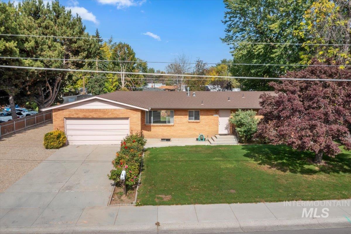 4828 W Kootenai Street Property Photo 3