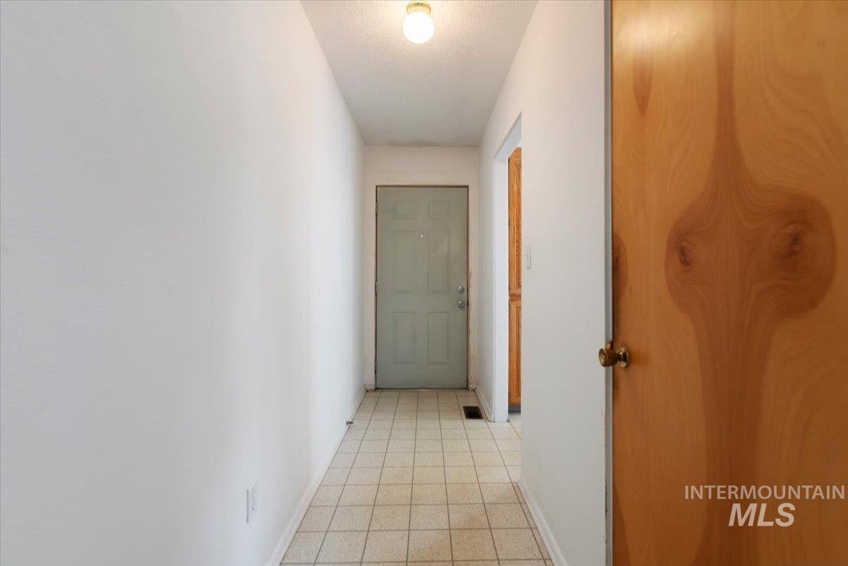 4828 W Kootenai Street Property Photo 7
