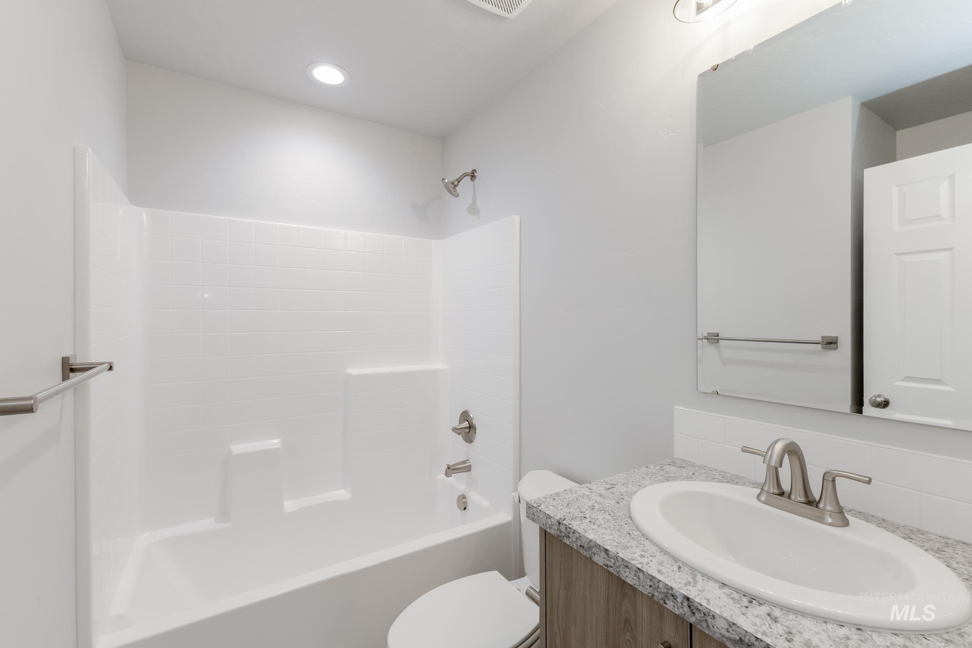 16922 Silo Ave Property Photo 13