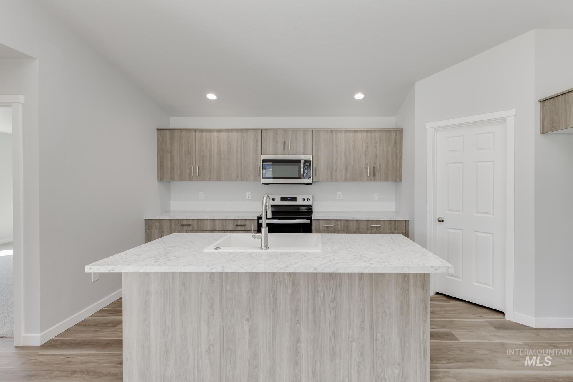 4546 S Amsterdam Ave Property Photo 3