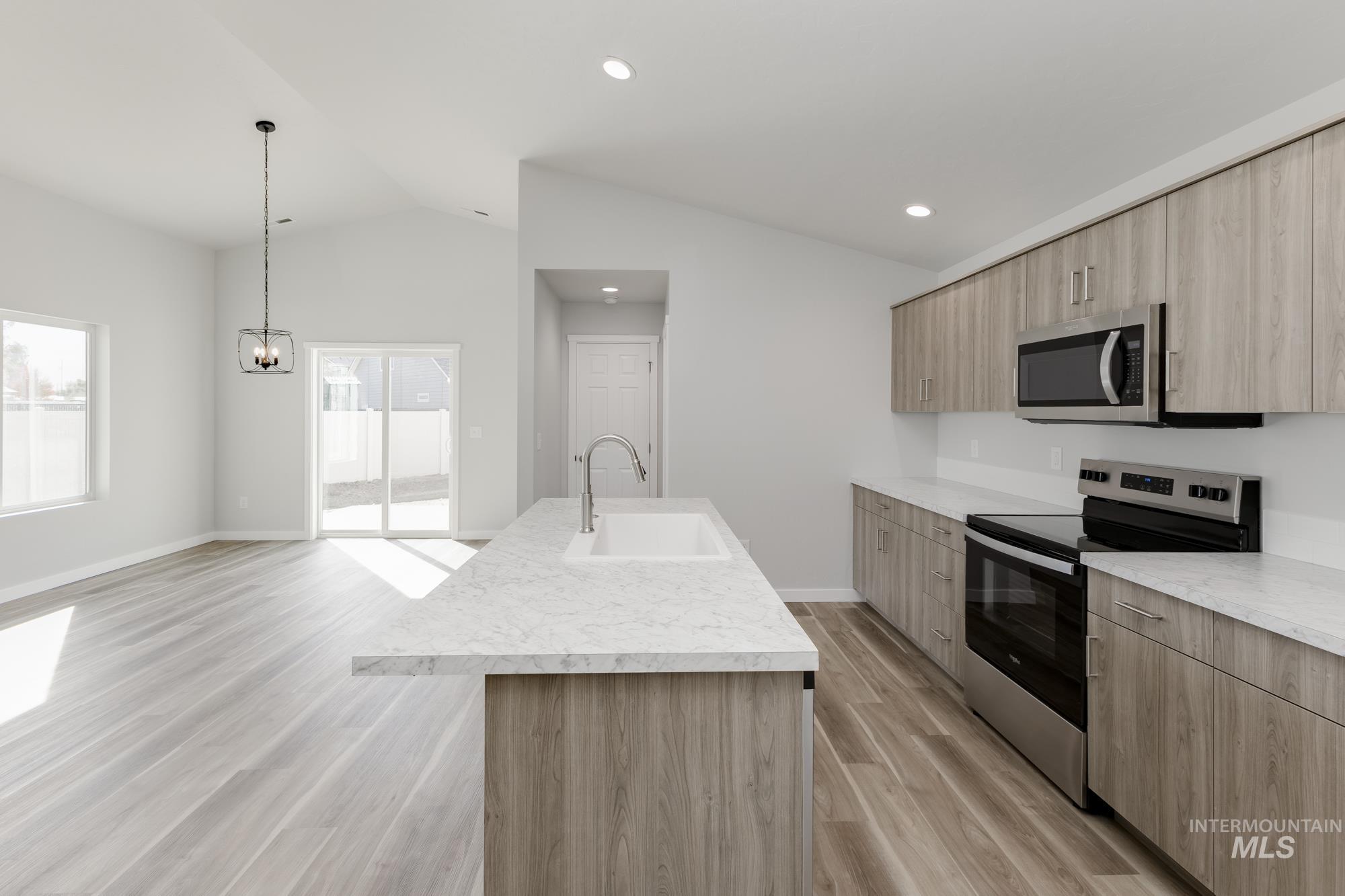 4546 S Amsterdam Ave Property Photo 4