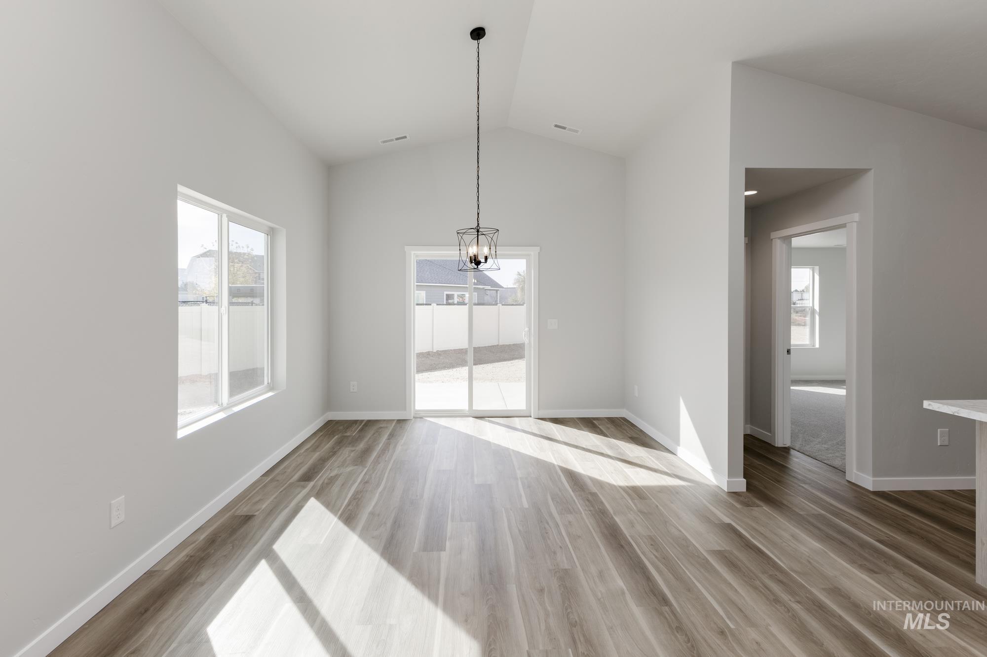 4546 S Amsterdam Ave Property Photo 6