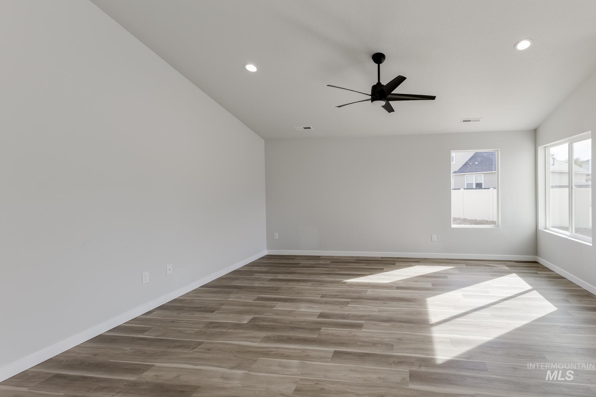 4546 S Amsterdam Ave Property Photo 7