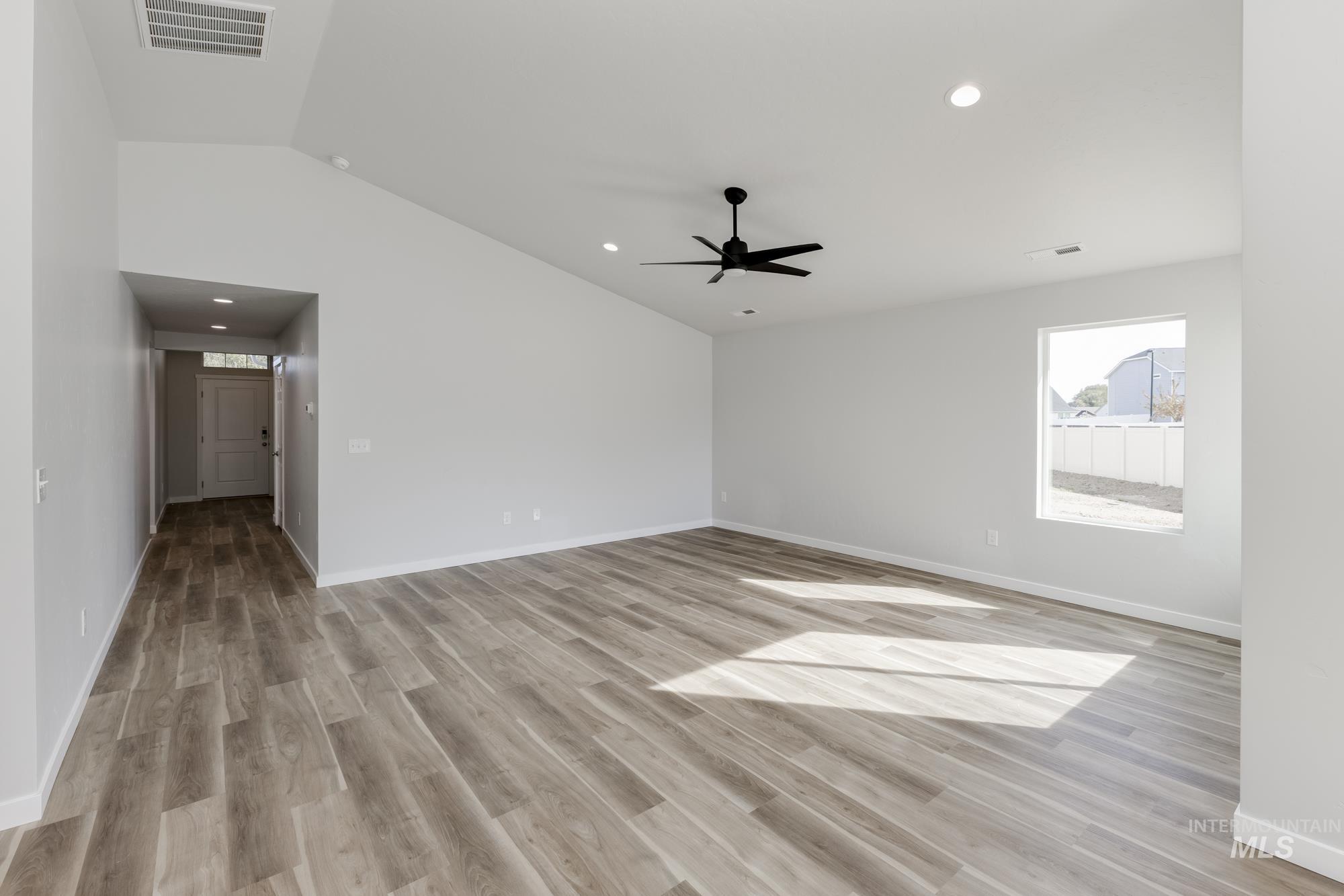 4546 S Amsterdam Ave Property Photo 8