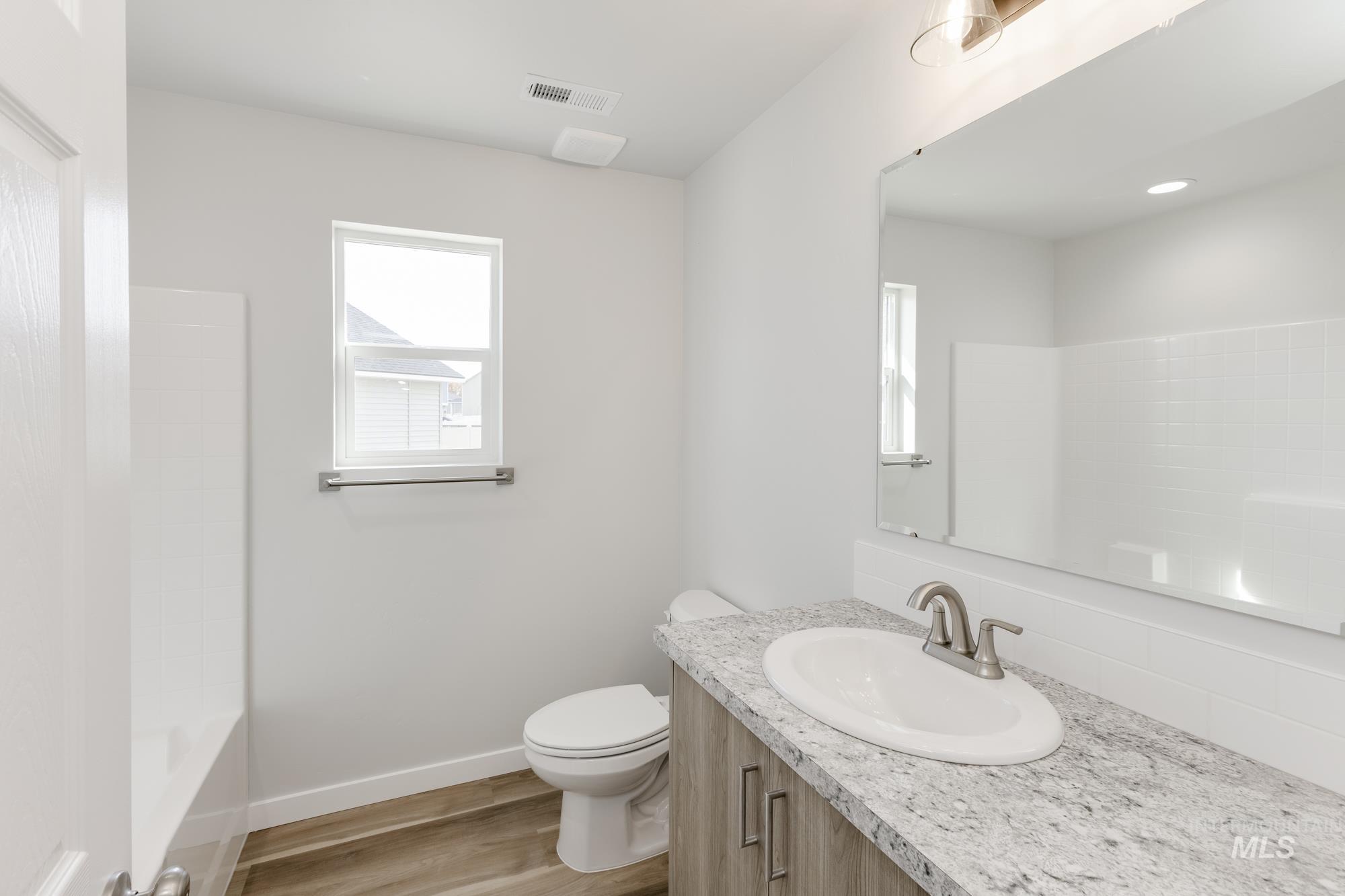 4546 S Amsterdam Ave Property Photo 11