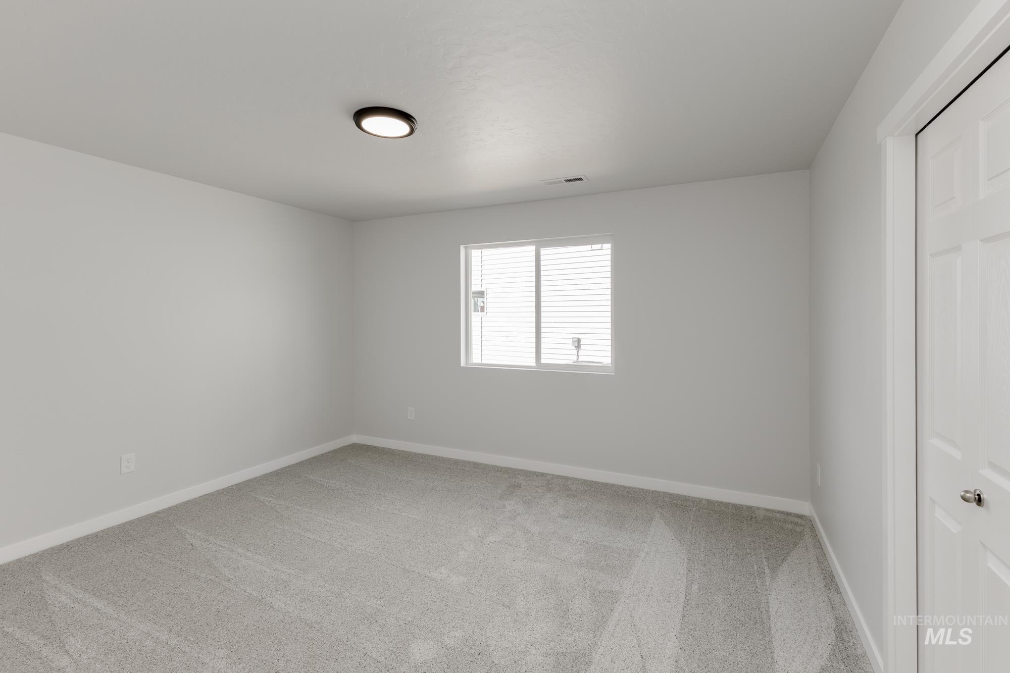 4546 S Amsterdam Ave Property Photo 14