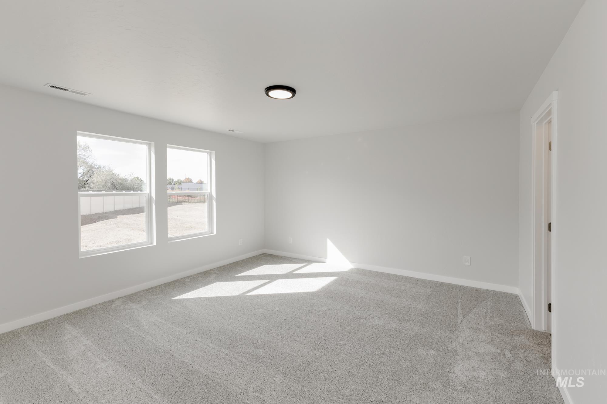 4546 S Amsterdam Ave Property Photo 16