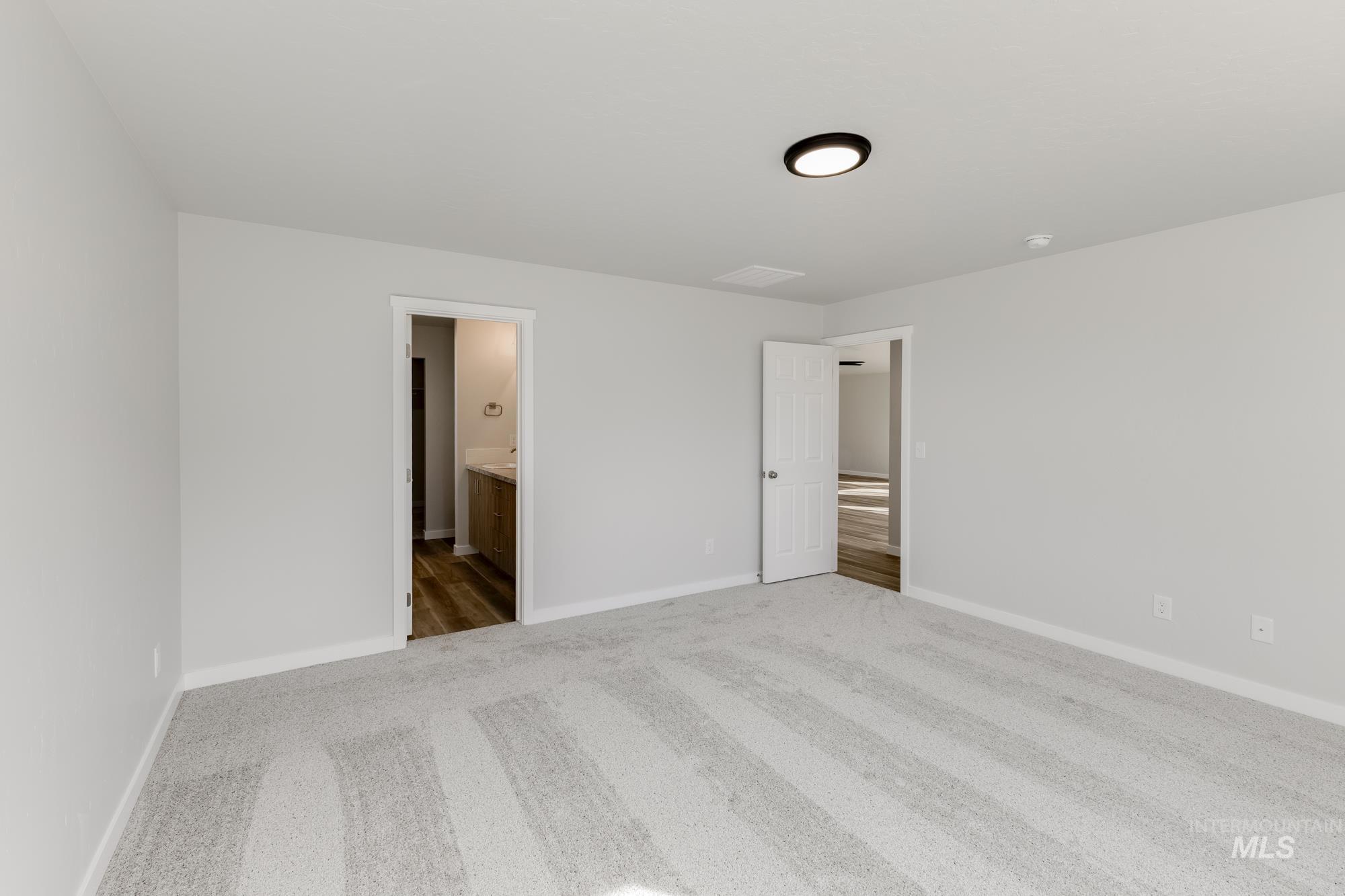 4546 S Amsterdam Ave Property Photo 17