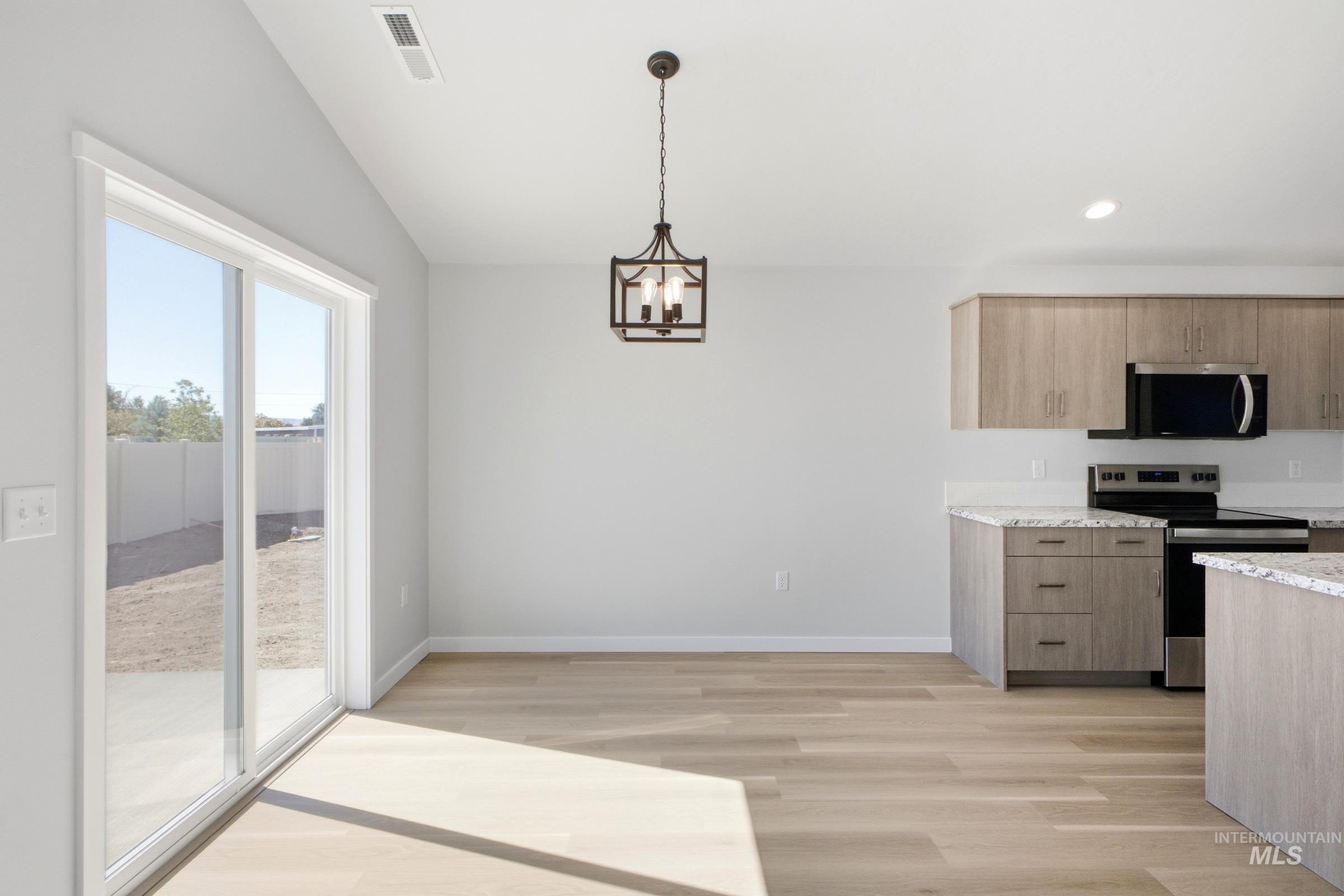 16434 Backfill Ave Property Photo 6