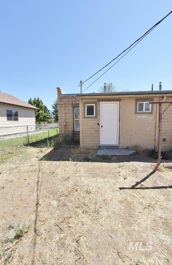 309-311 N Commercial Ave Property Photo 31