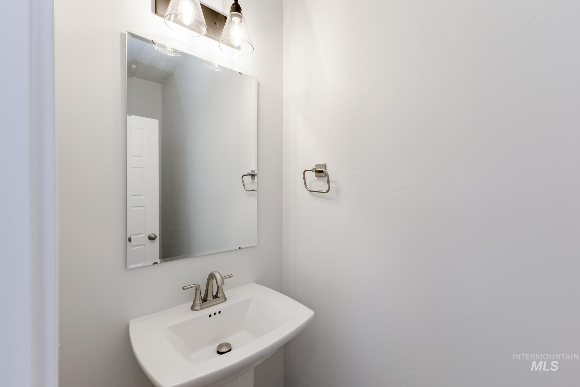 2086 S Summerson Way Property Photo 11