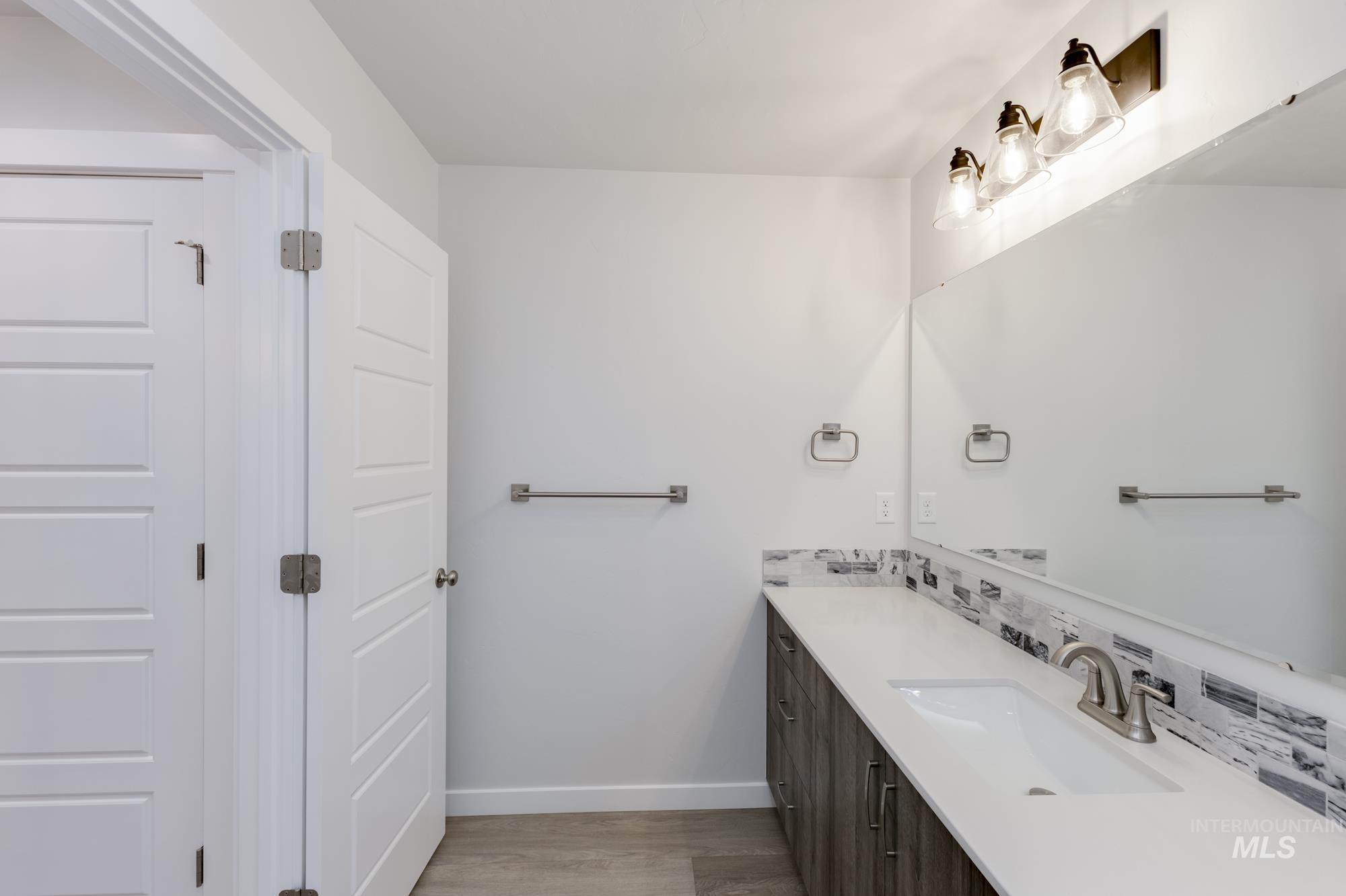 2086 S Summerson Way Property Photo 16