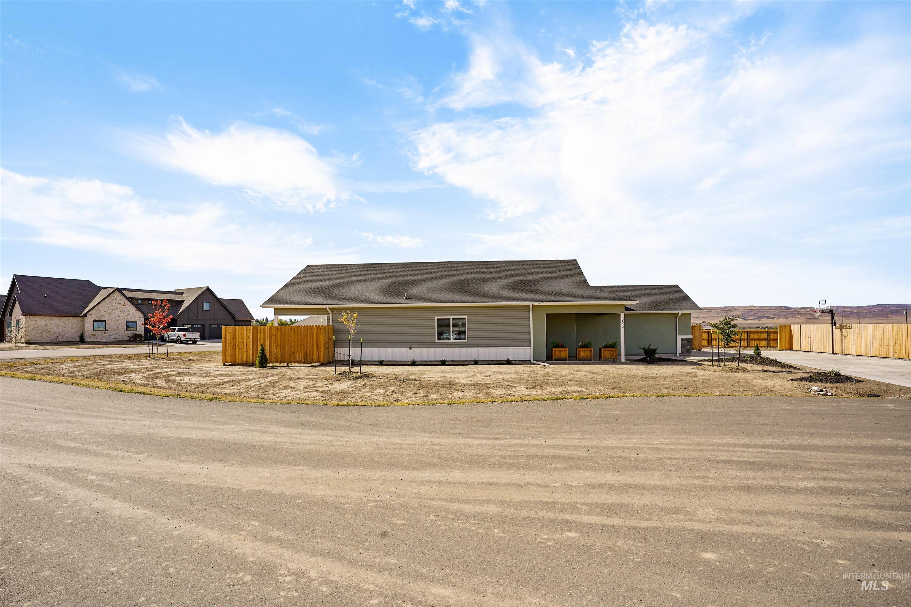 595 N Pioneer Way Property Photo 14