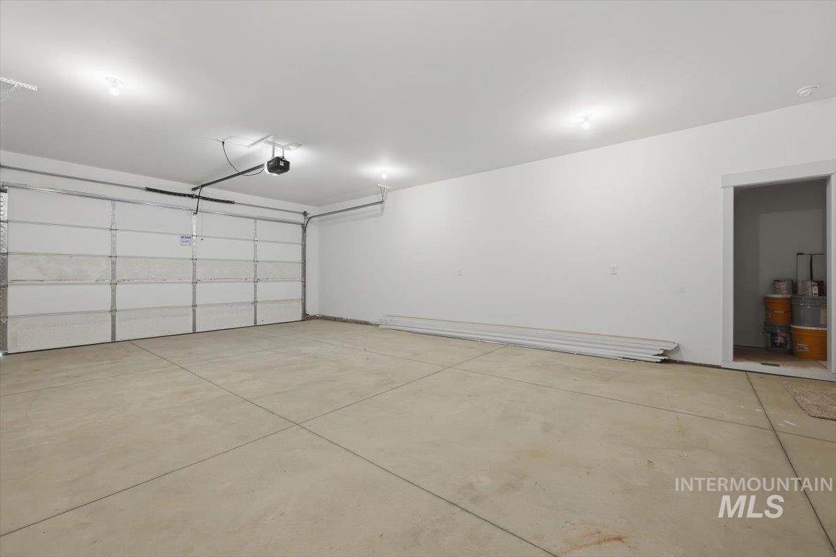 9429 S Esmeralda Ave Property Photo 37