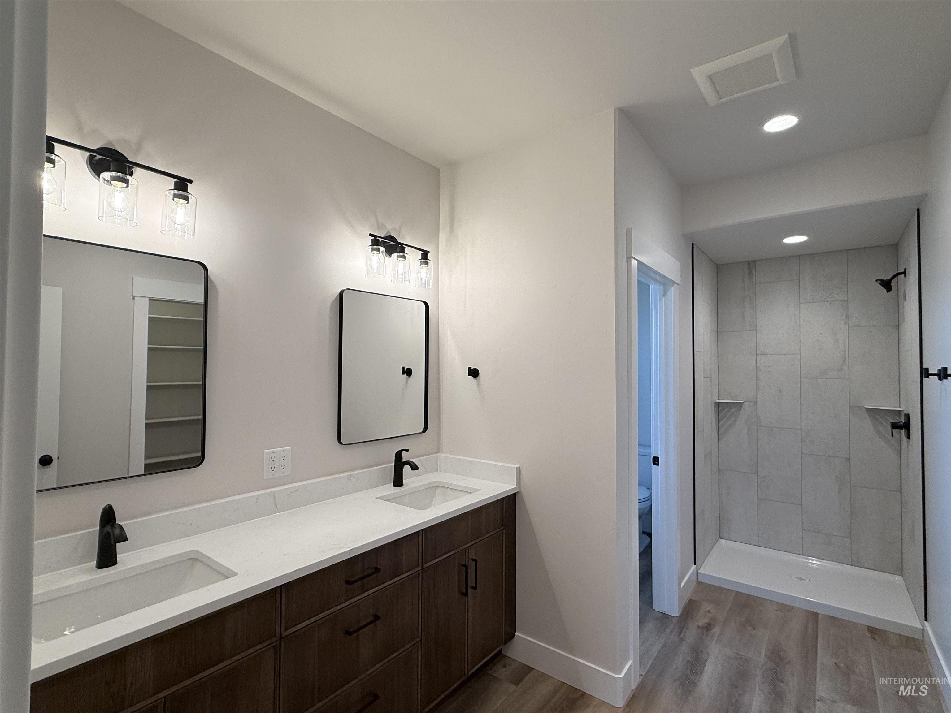716 W Clark St. Property Photo 12