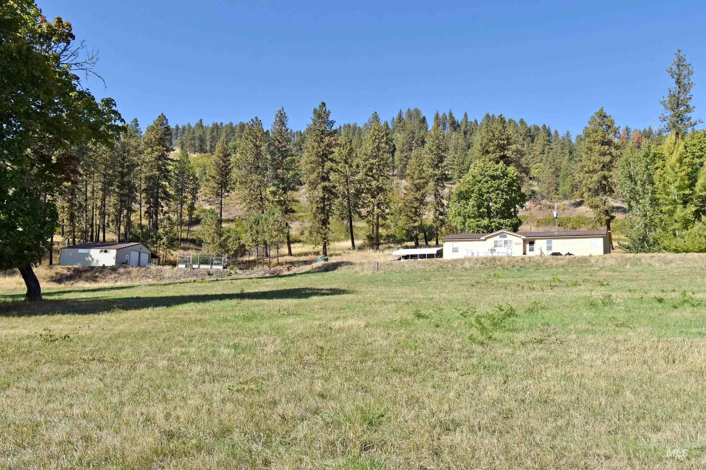 7206 Cavendish Highway Property Photo 1