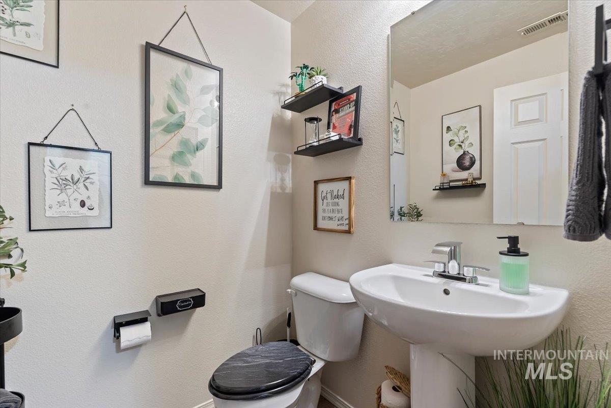 6586 E Gardenia Ln. Property Photo 9