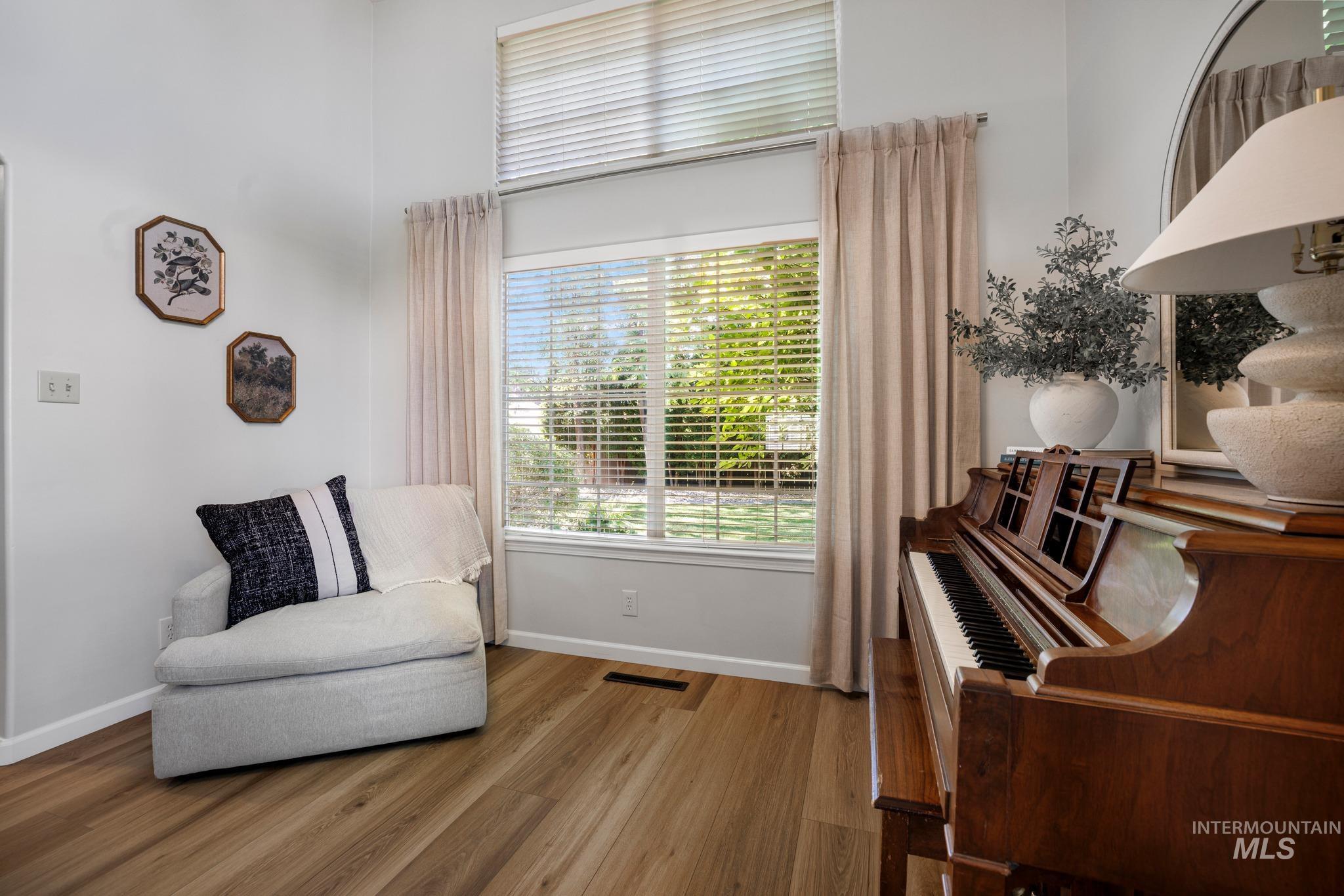 533 Cypress Way Property Photo 11