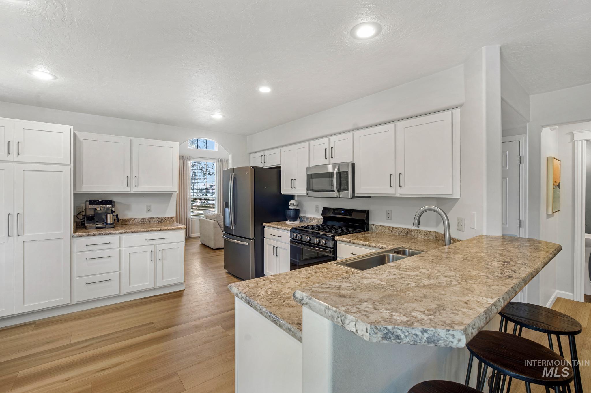533 Cypress Way Property Photo 13