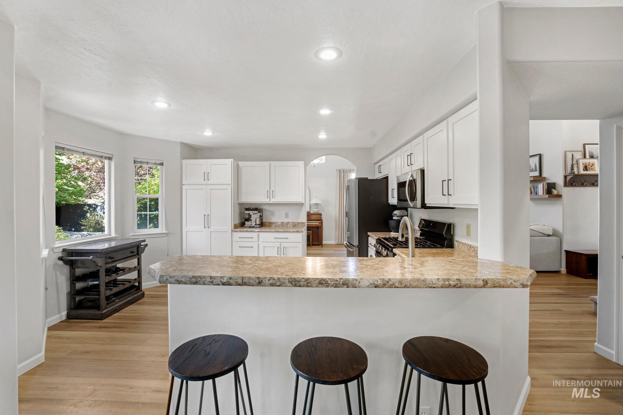 533 Cypress Way Property Photo 14