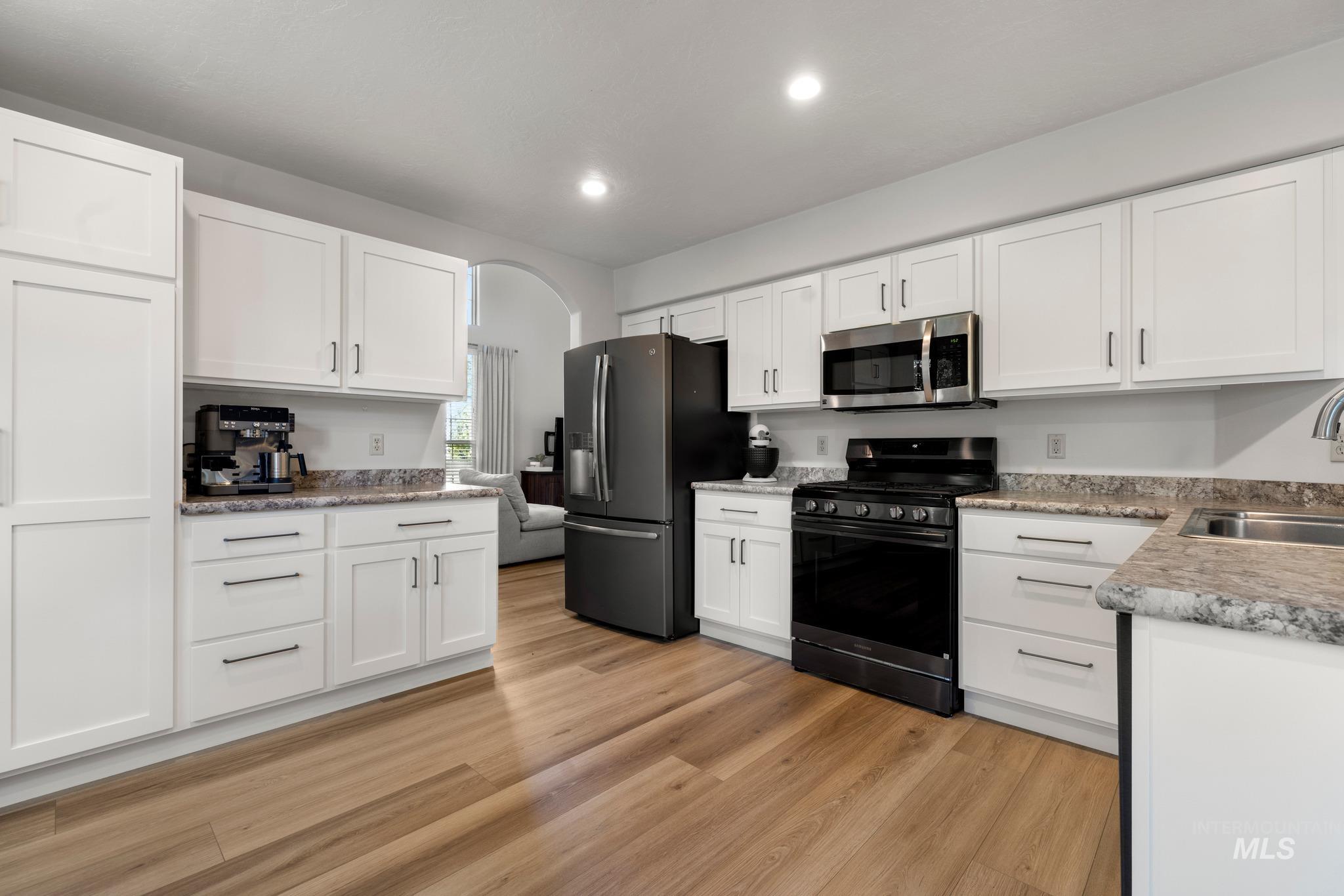 533 Cypress Way Property Photo 15