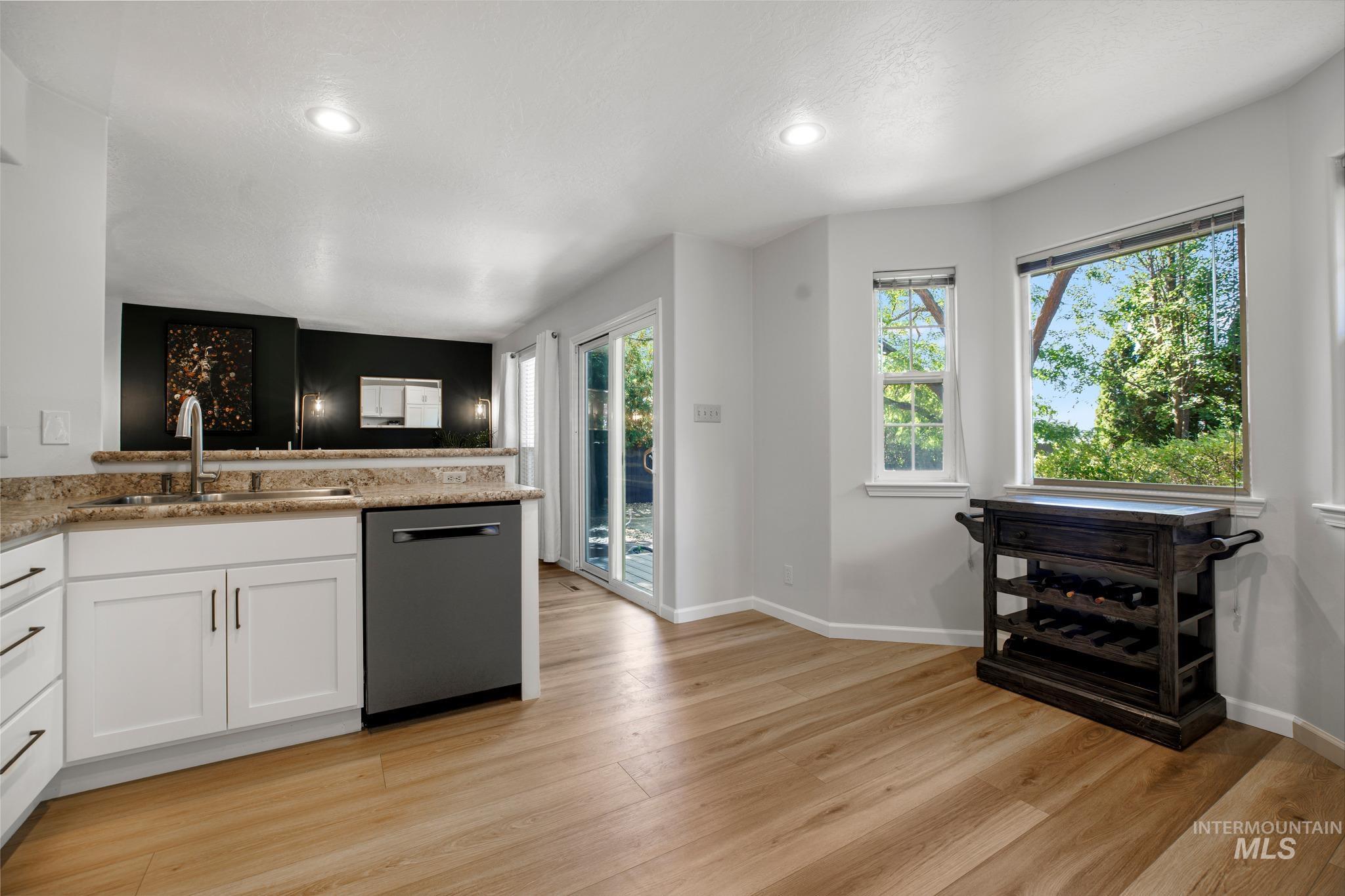 533 Cypress Way Property Photo 16