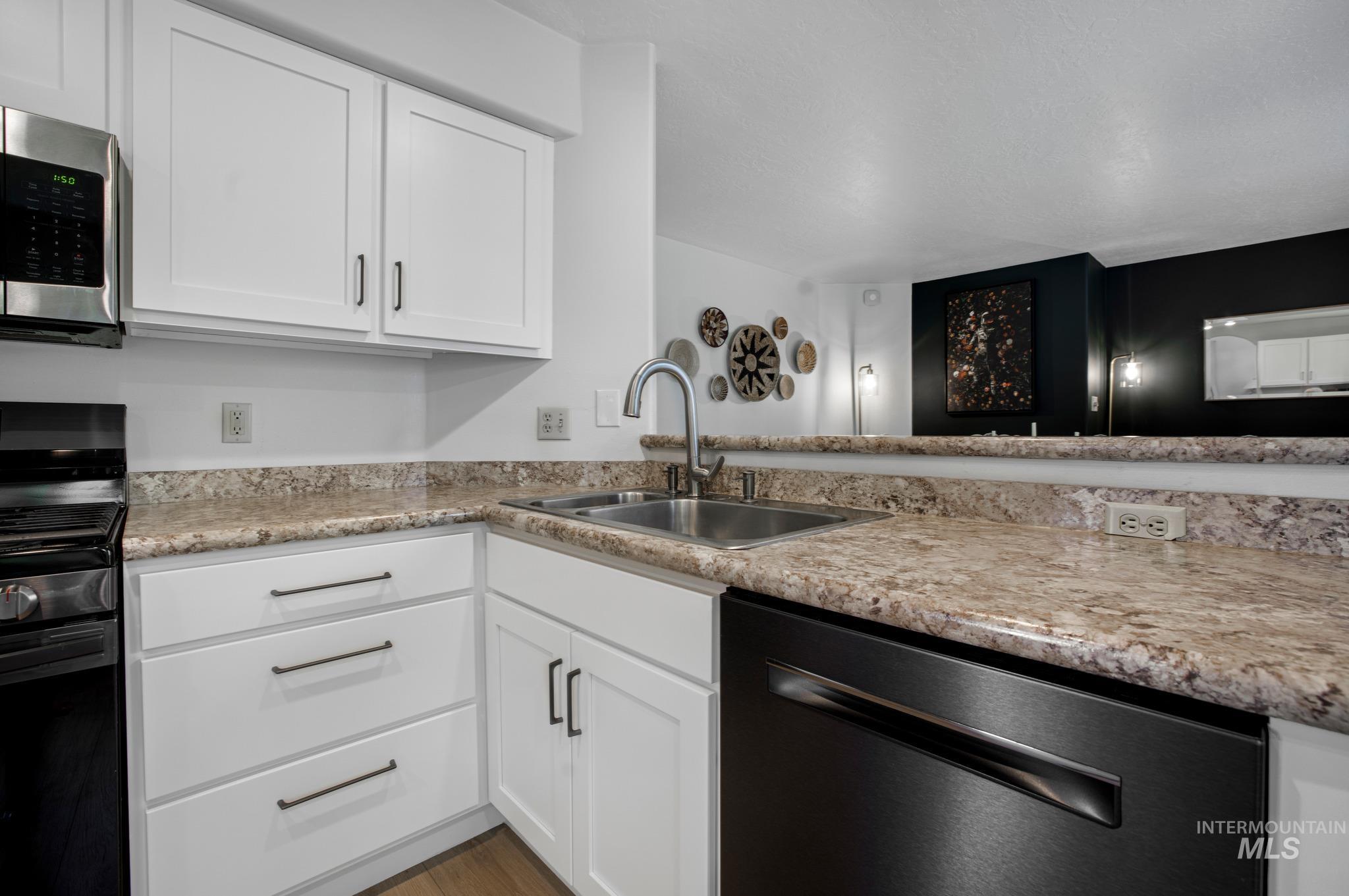 533 Cypress Way Property Photo 19