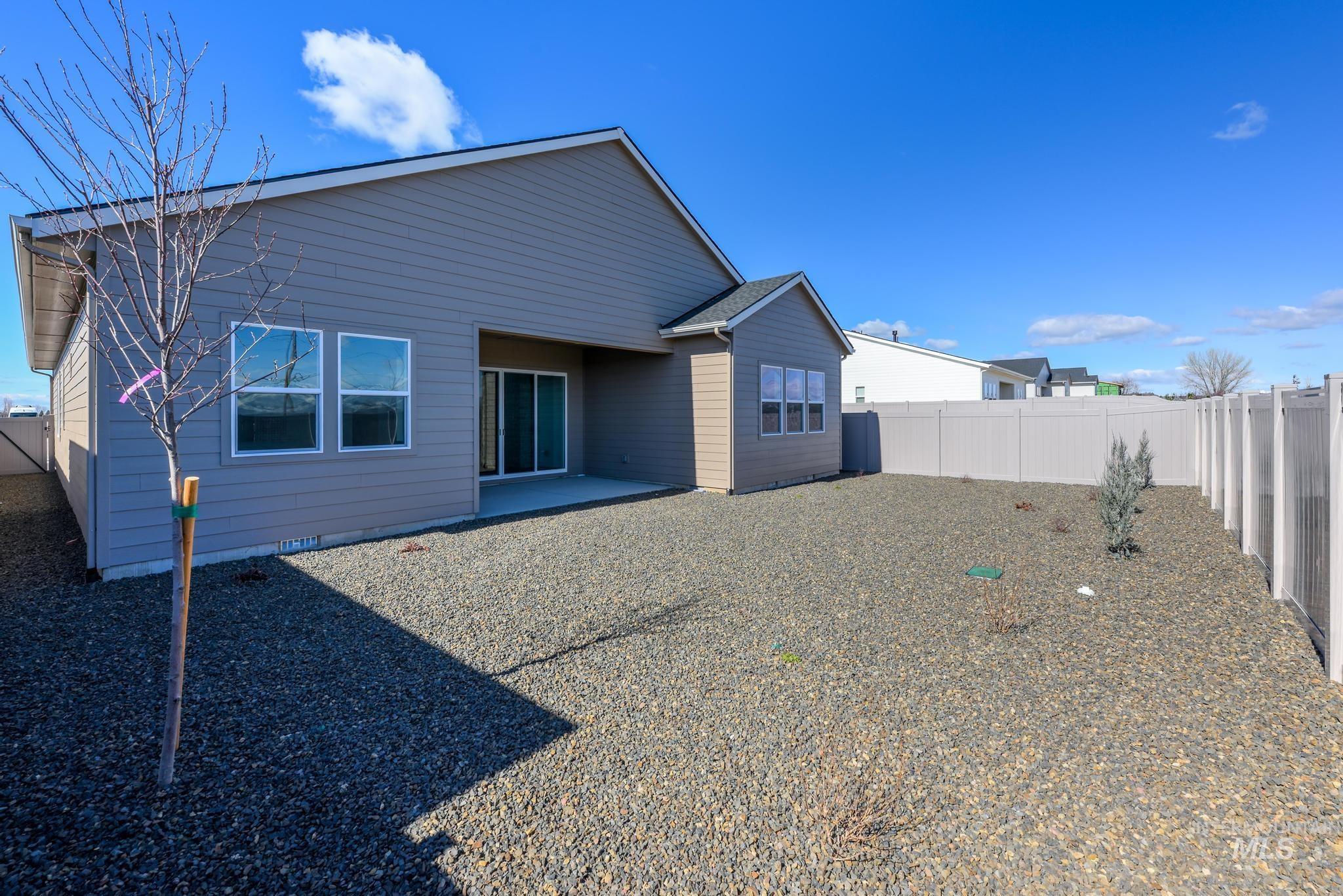 2698 N Kenora Ave Property Photo 12