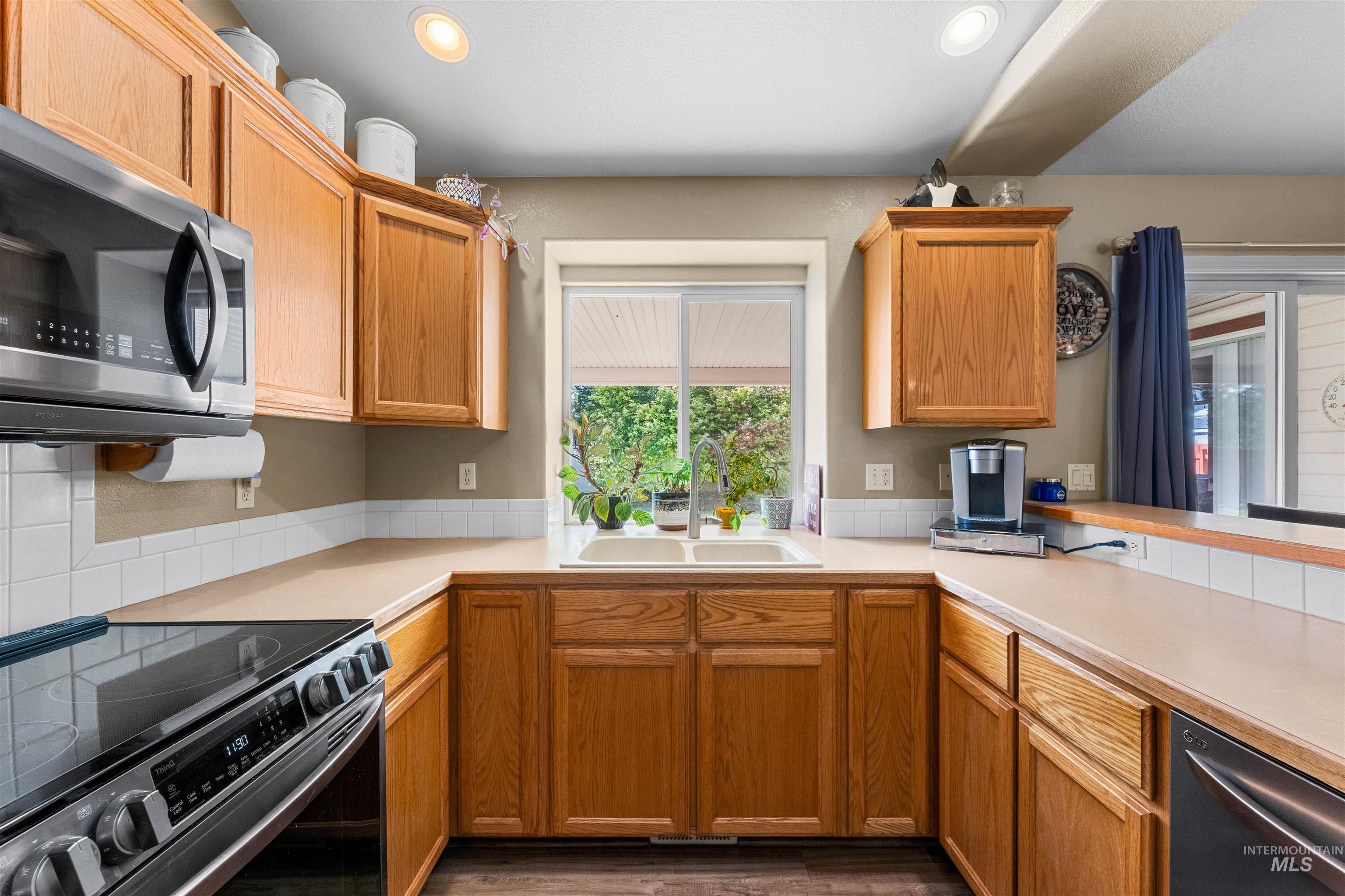 4123 E Park Ridge Drive Property Photo 6