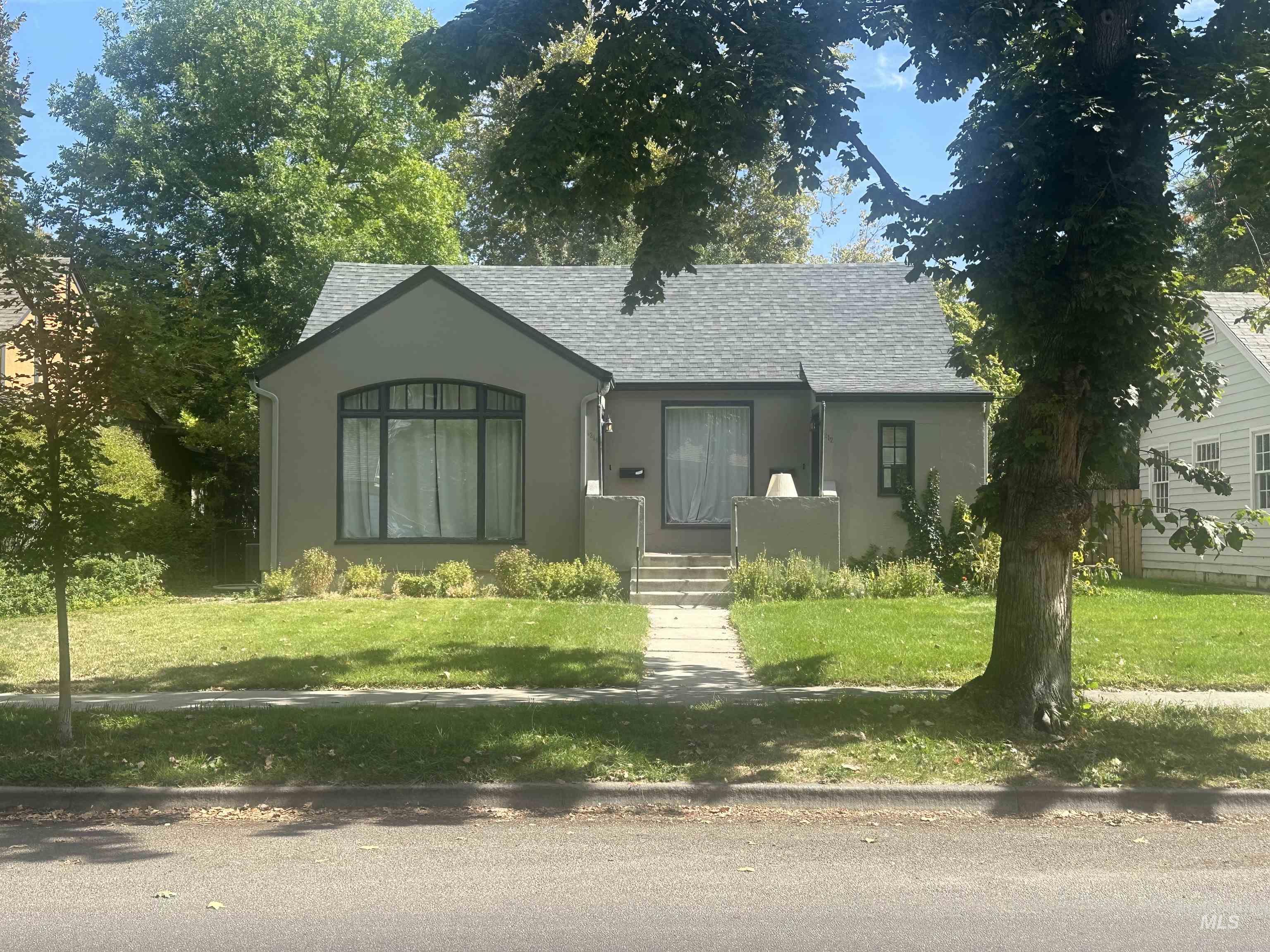 1214 N 8 Property Photo 1