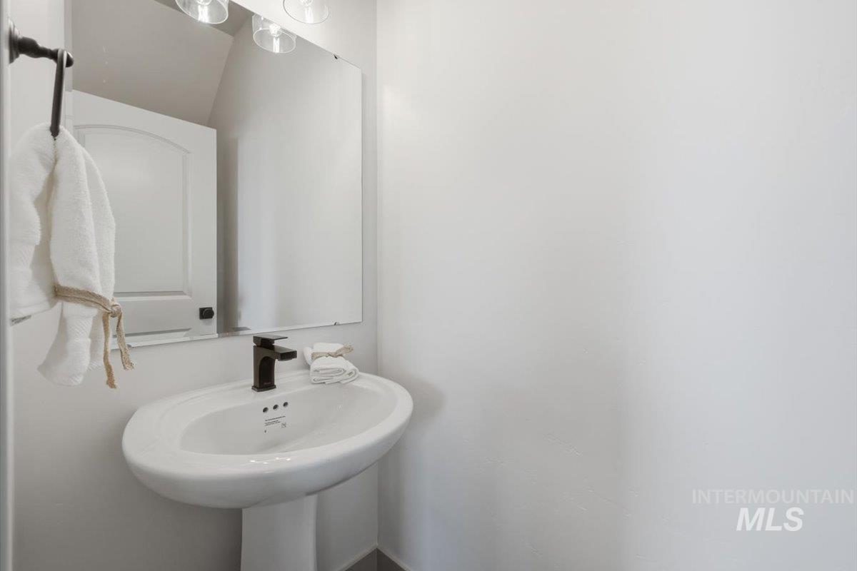 1128 E Cottage St Property Photo 16